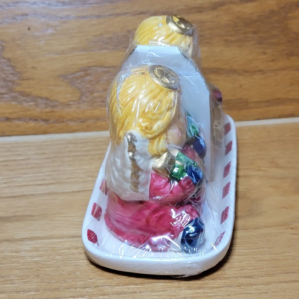 New Vintage Christmas Angels Salt and Pepper Shaker Set With Tray.